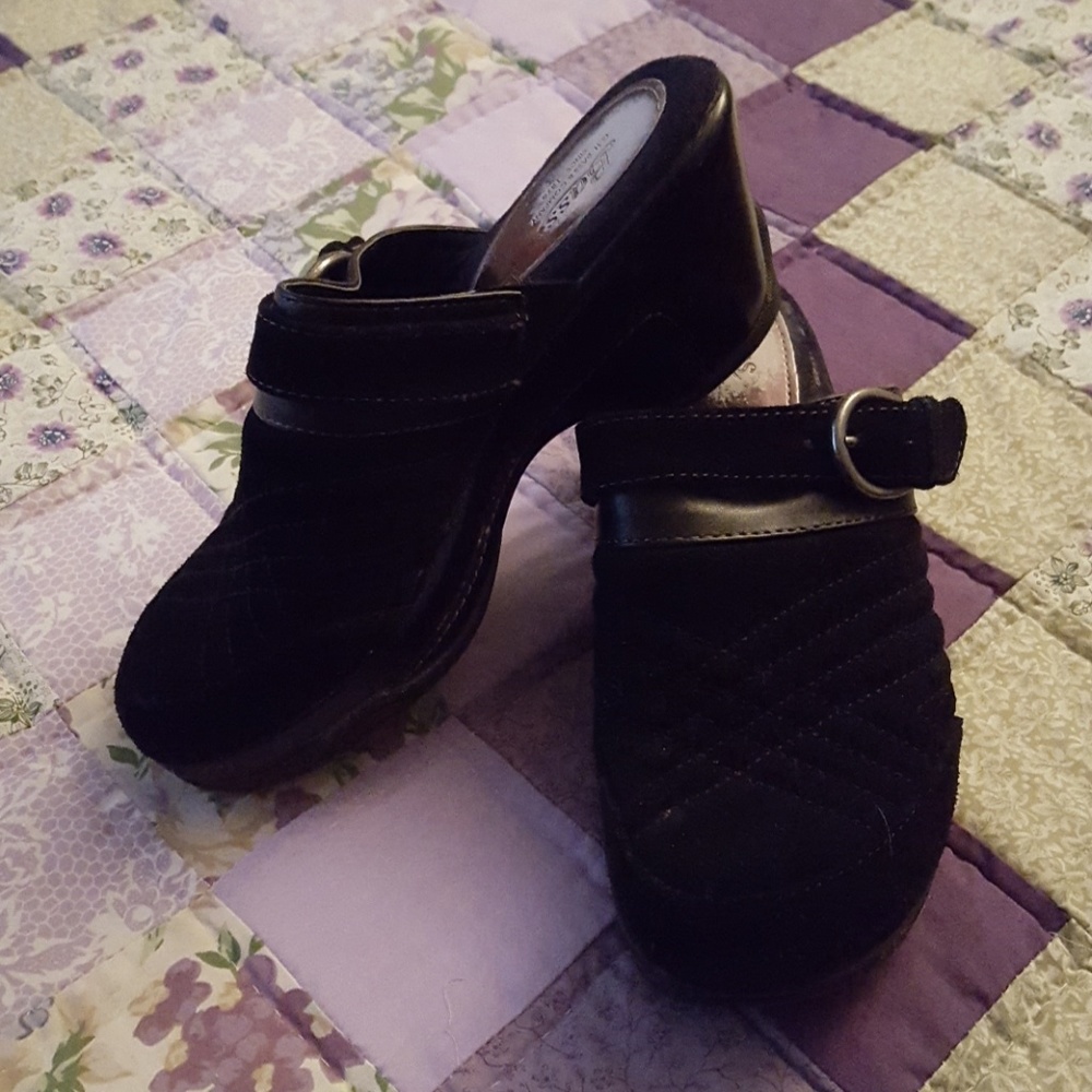 G.H. Bass Block clogs Size 6